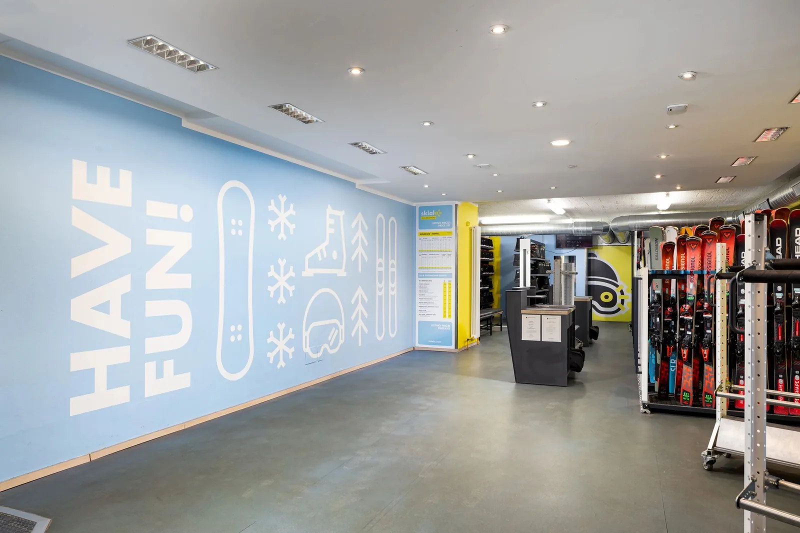 L'intérieur du point Doss, avec le mur &laquo; Have fun &raquo;